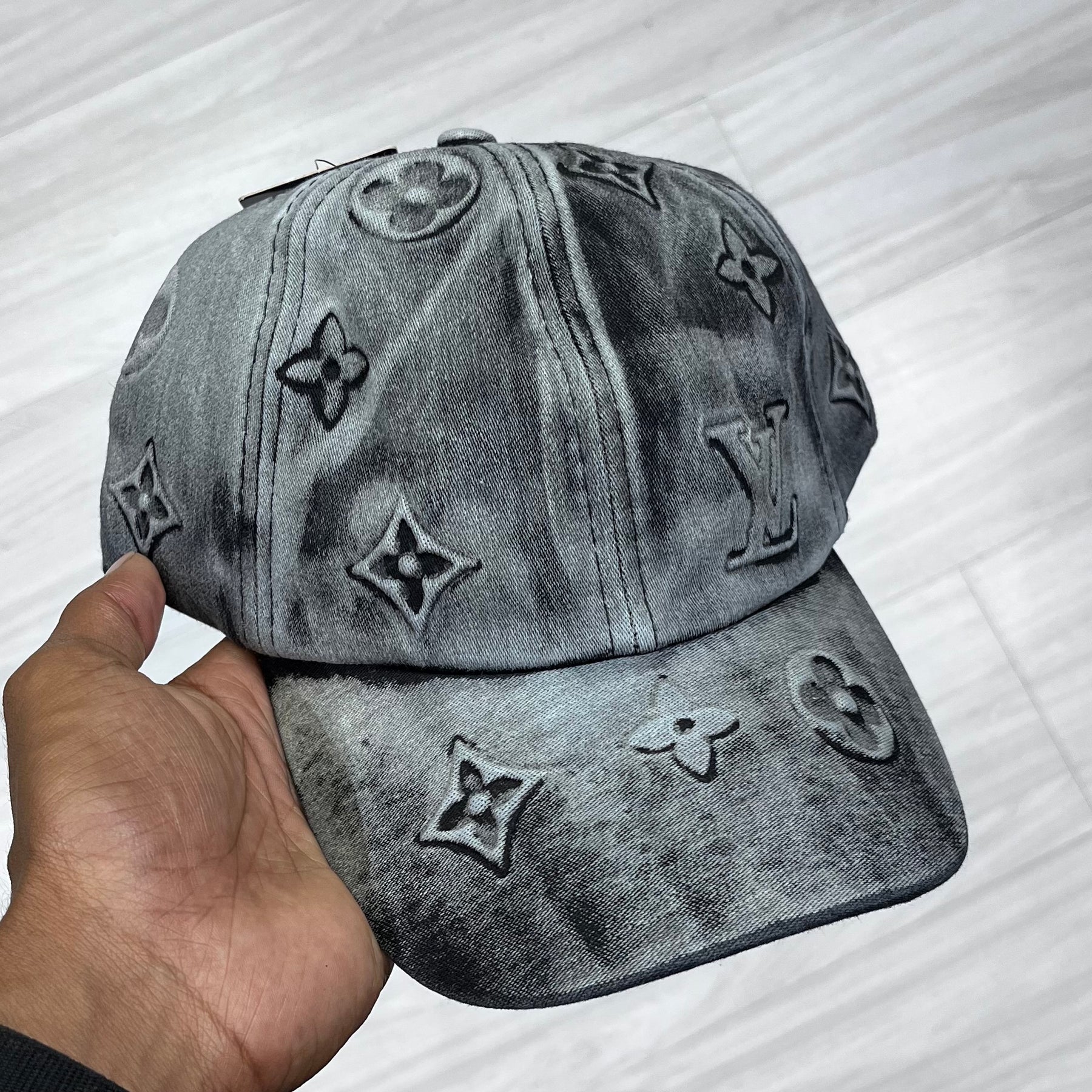 BONÉ LV