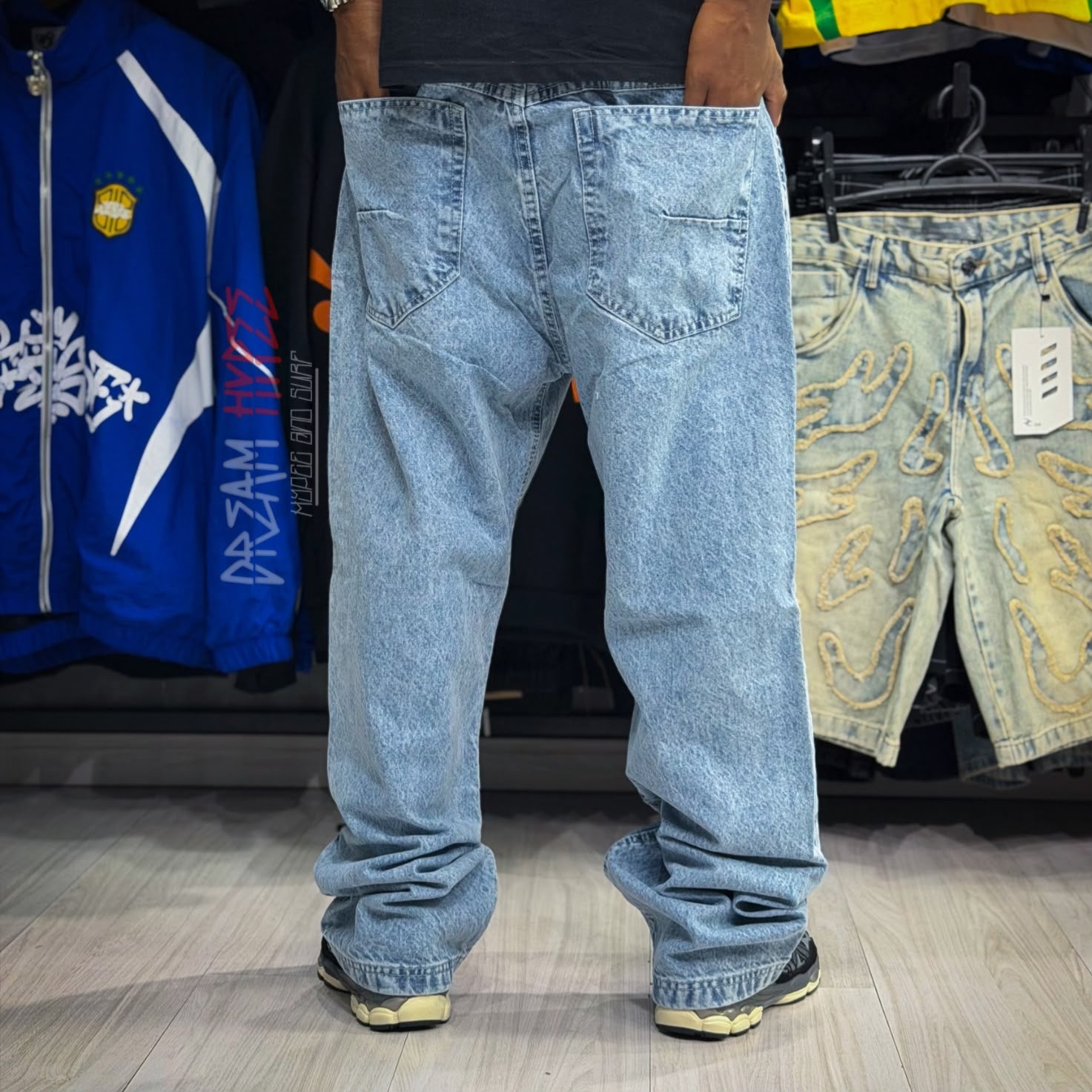 Calça Reta Azul Claro Patch DMC