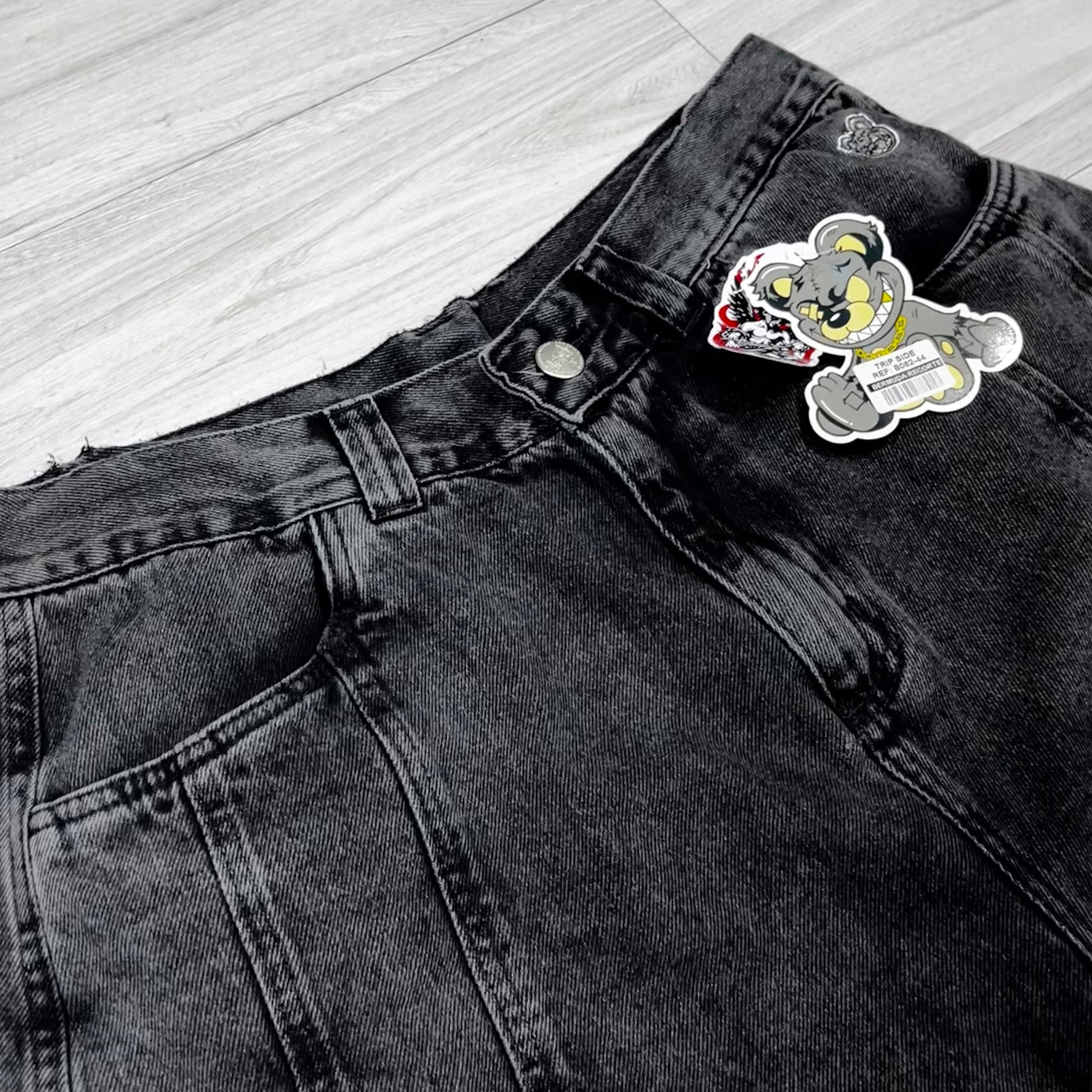 Bermuda Jeans Trip Side