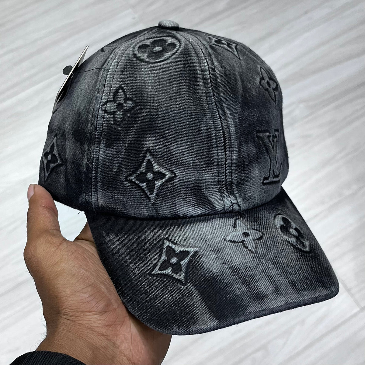 BONÉ LV