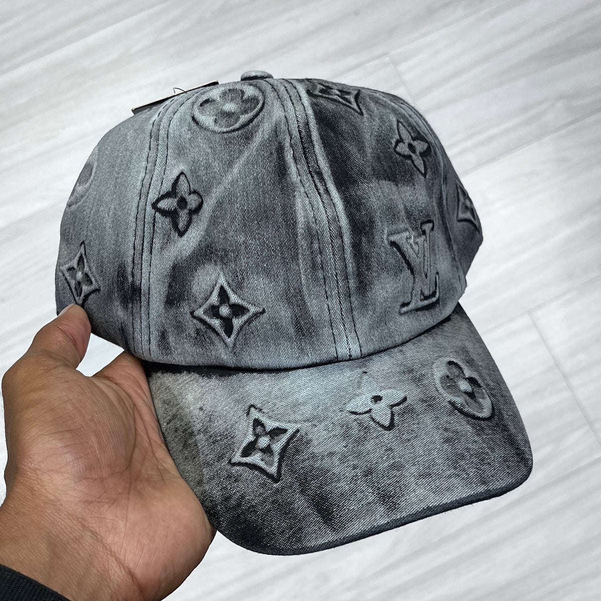 BONÉ LV