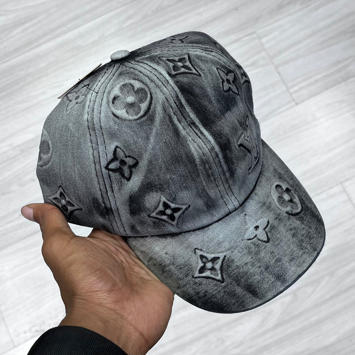 BONÉ LV