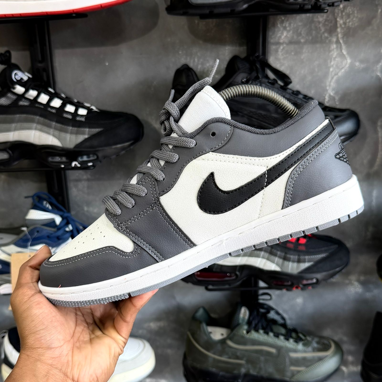 JORDAN 1 LOW
