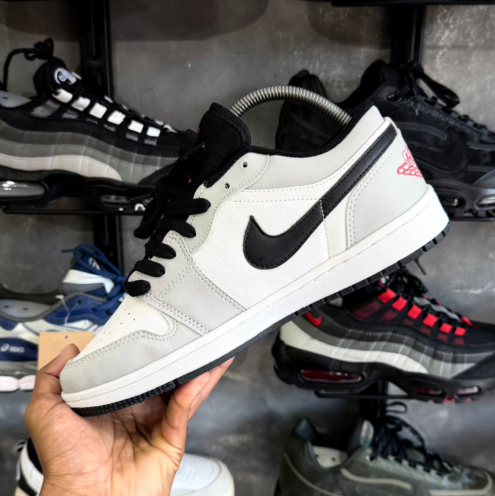 JORDAN 1 LOW
