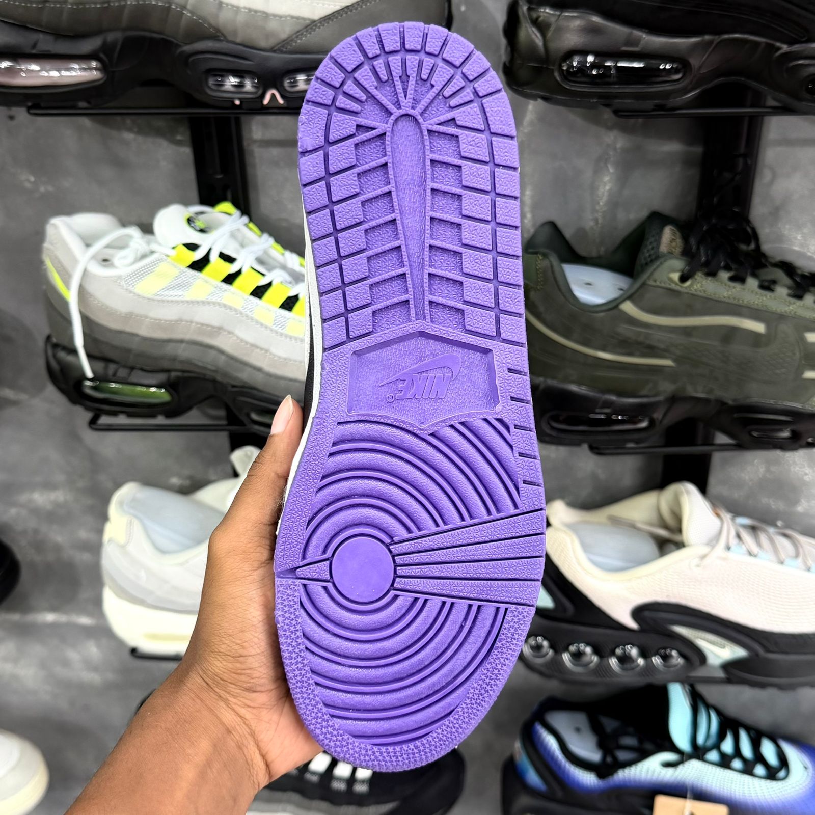 JORDAN 1 LOW