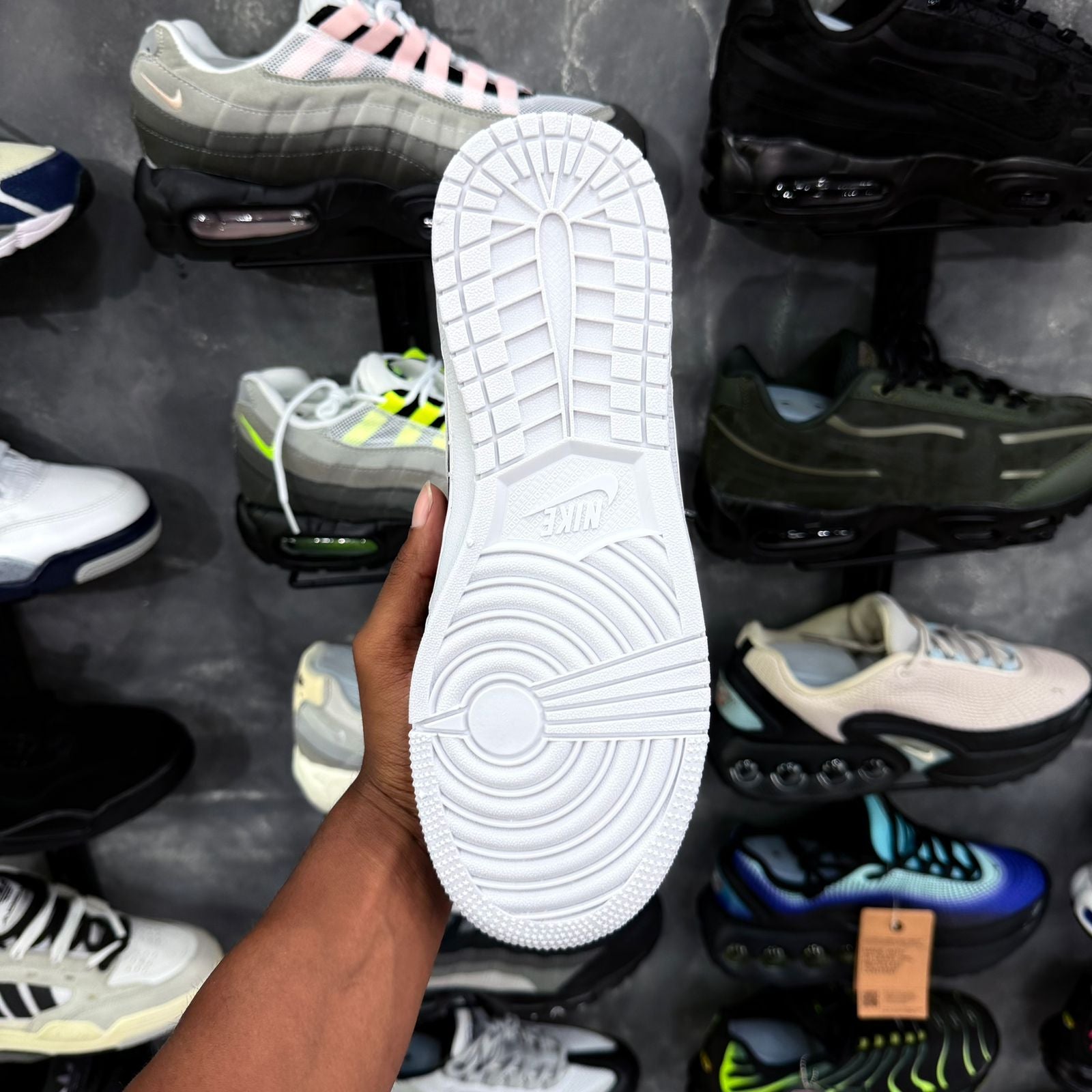 JORDAN 1 LOW