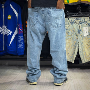 Calça Reta Azul Claro Patch DMC